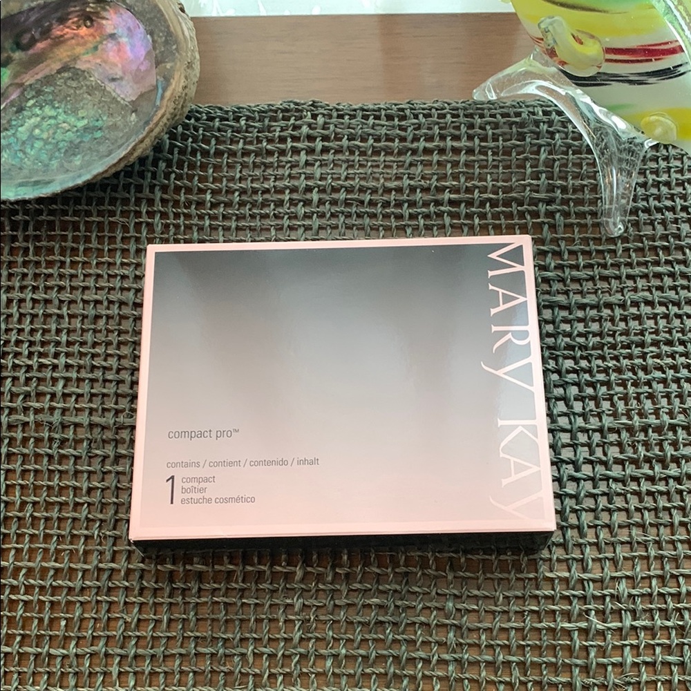 Mary Kay NIP Makeup Organizer Compact Pro